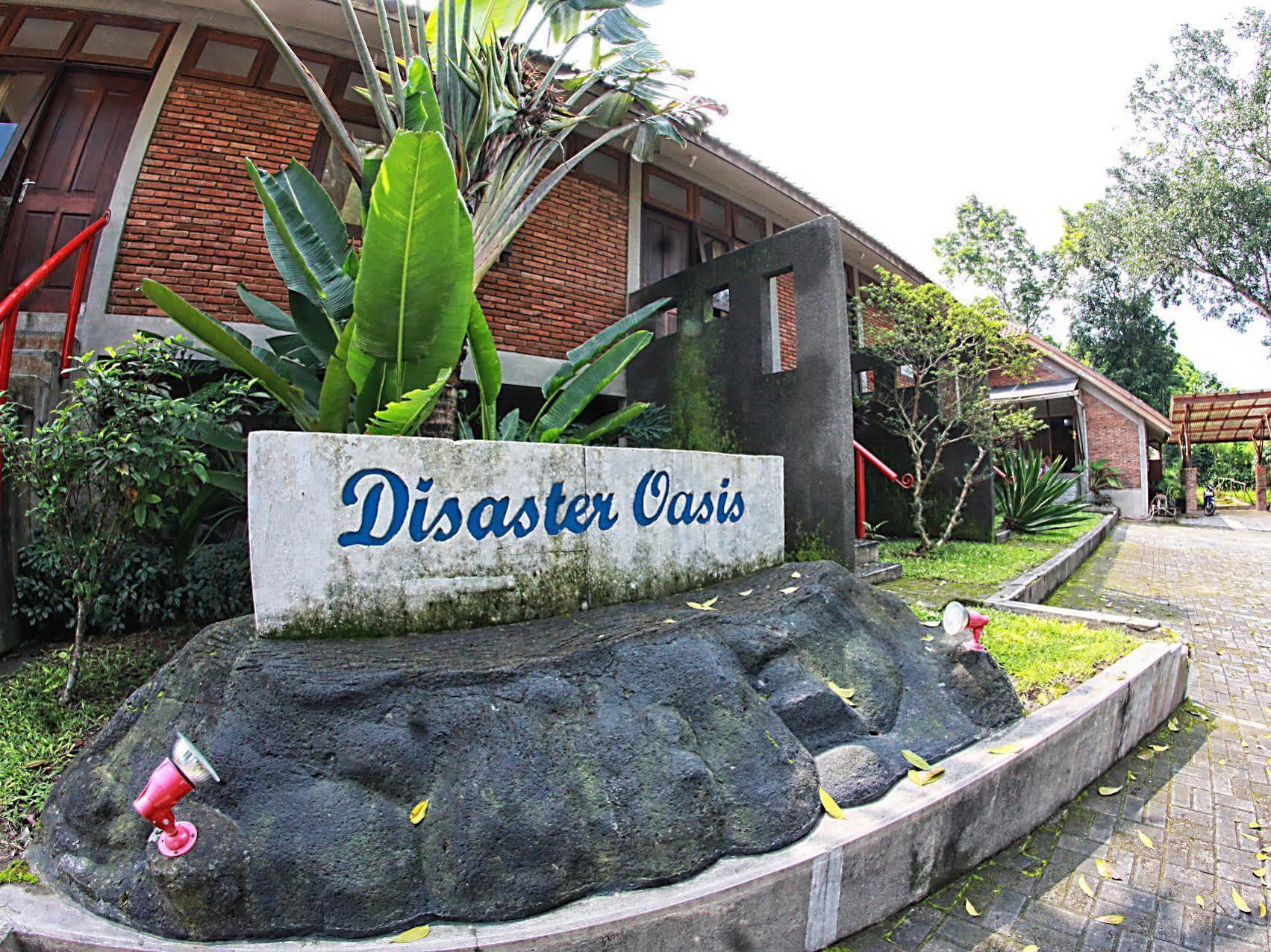 Disaster Oasis Hotel Kaliurang Buitenkant foto