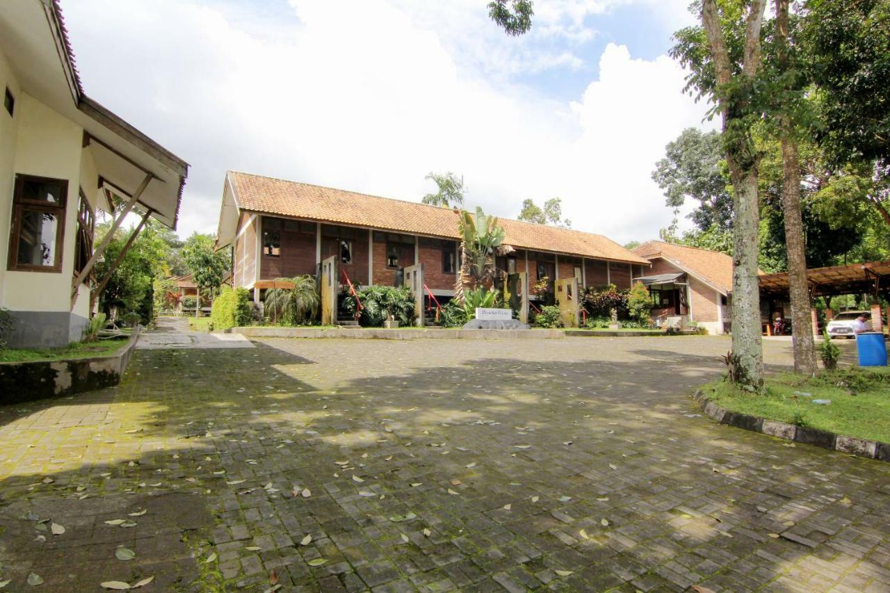 Disaster Oasis Hotel Kaliurang Buitenkant foto