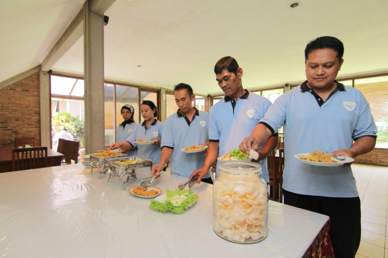 Disaster Oasis Hotel Kaliurang Buitenkant foto